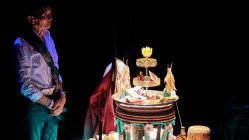 La voix de ma grand-m&egrave;re : la m&eacute;moire intime et l'h&eacute;ritage effac&eacute; au Th&eacute;&acirc;tre de la Renaissance