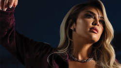 Nej' à la LDLC Arena : une artiste accomplie oui, mais aussi un pont culturel