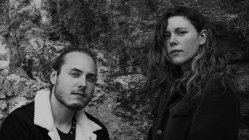 N&oacute;tt sur la sc&egrave;ne du Kraspek Myzik : un duo qui joue avec le vertige