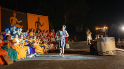 En 2026, le Son & Lumi&egrave;re de Saint-Martin-en-Haut vous transporte dans le Paris des ann&eacute;es folles