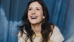 Rosa Bursztein au Radiant : un stand-up piquant sur l&rsquo;amour et les contradictions