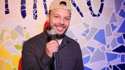 Lyon : Malik Mike assume ses gal&egrave;res et en fait un spectacle