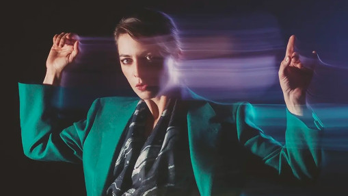 Flora Fishbach &agrave; L'Epicerie Moderne : renaissance solaire et pulsations neuves