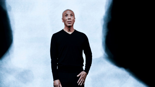 Face &agrave; la m&egrave;re au TNP : tenir la m&eacute;moire