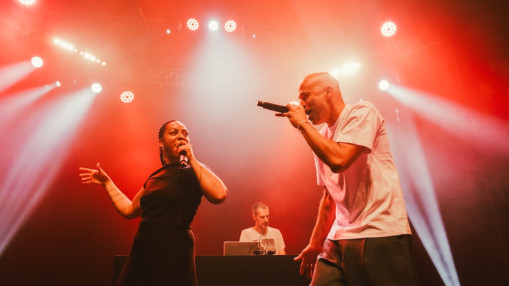 Raffut : la po&eacute;sie prend le micro &agrave; La Machinerie