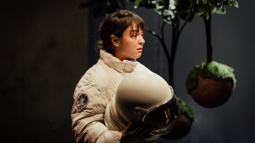 Aux C&eacute;lestins, une m&egrave;re jette son enfant&hellip; et le spectacle bascule