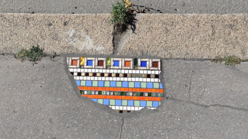 Ememem, le raccommodeur des trottoirs de Lyon Ememem, le raccommodeur des trottoirs de Lyon