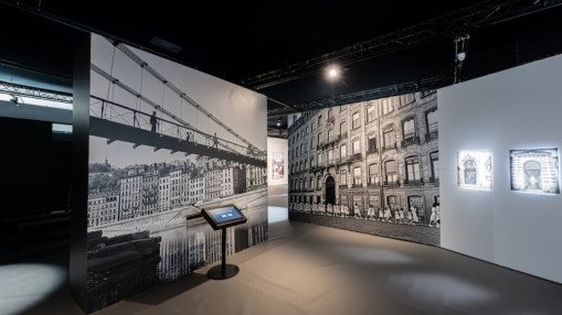 Robert Doisneau à Lyon : près de 400 photos exposées à La Sucrière, avec une section inédite consacrée à la ville Robert Doisneau à Lyon : près de 400 photos exposées à La Sucrière, avec une section inédite consacrée à la ville