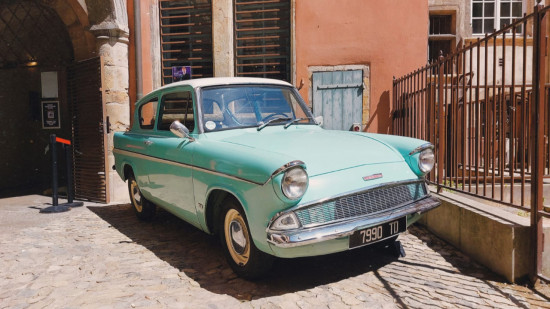 La voiture des Weasley dans Harry Potter est arriv&eacute;e &agrave; Lyon !
