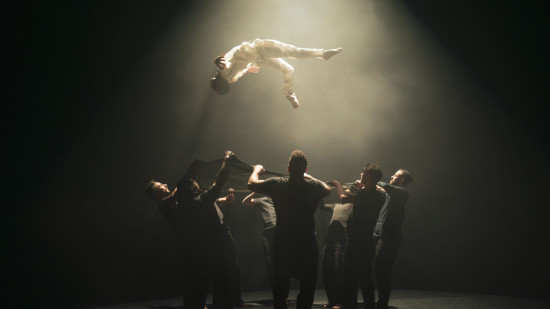 Ka-In : acrobaties spectaculaires et questionnements d'identit&eacute;