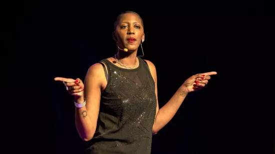 Mam' Issabré : le one mom show qui fait rire Lyon