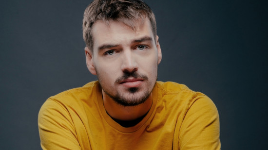 Thibaud Agoston à l'Espace Gerson : suissement drôle Thibaud Agoston à l'Espace Gerson : suissement drôle