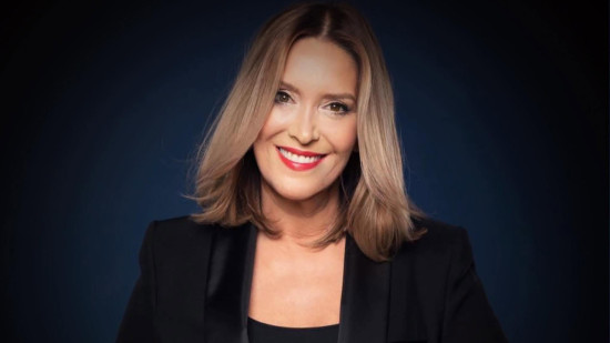 &Agrave; D&eacute;cines, Sandrine Alexi imite C&eacute;line Dion, Carla Bruni et L&eacute;a Salam&eacute; dans son nouveau spectacle